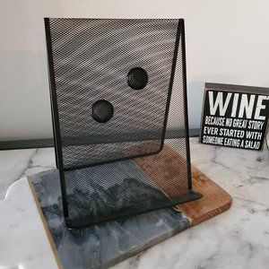 Mesh document holder with magnets